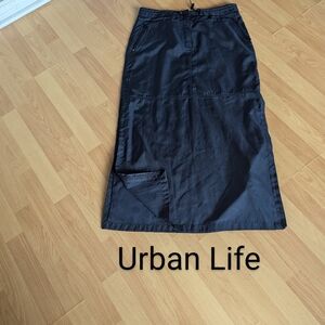 Black Women's Maxi Skirt. Unique Design. Nylon With Crushed Fabric Inside. EUC
